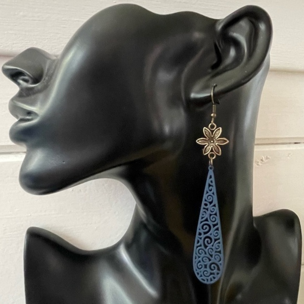 2/$29 Handmade NWT Long Boho Statement Earrings 4” Flower & Blue Mixed Metal - Picture 2 of 3